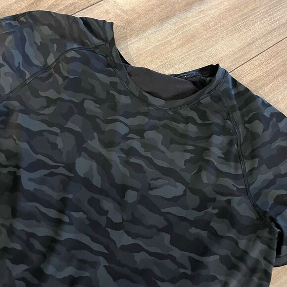 Lululemon Camo Athletic Workout Top Women  8 Bin K-18 - Picture 2 of 7